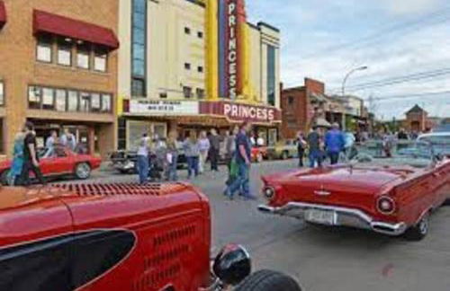 Beautiful Spacious 3 BR brick home for the family - Photo 22