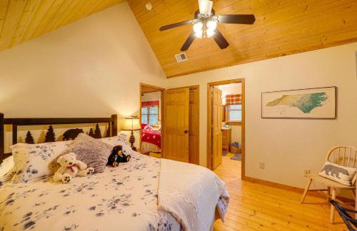 Private Cabin on 2 Acres Hot Tub, 10 Mi to Boone! - Foto 19