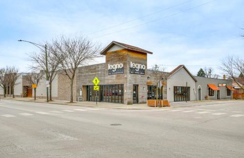 Steps to Shops and Eats Apt in Portage Park! - Foto 25