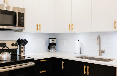 Elegant 2BR w Resort Pool and Lounge Areas 3 - Photo 24