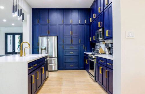 Lake Home: Relax and Unwind in Mission Hidden Gem - Photo 21