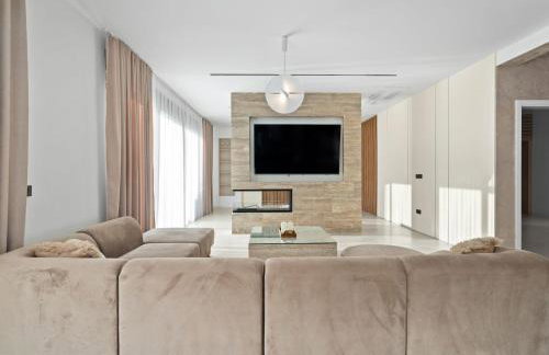 Villa Freedom - Five Bedroom House with Balcony - Foto 1