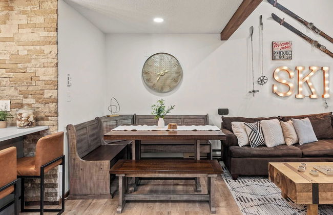 The Bear's Den by Avantstay Prime Location, Renovated w/ Movie & Game Room - Foto 3