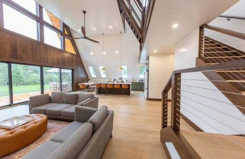 TreeTops Ayframe, Supersized AFrame on the River with Hot Tub - Foto 67