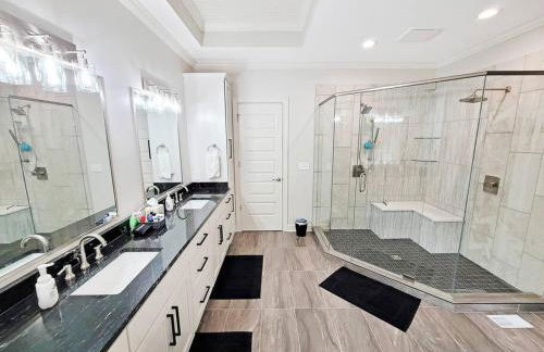 Magazine-Featured Mansion, Golf Green, Casino, etc - Foto 8