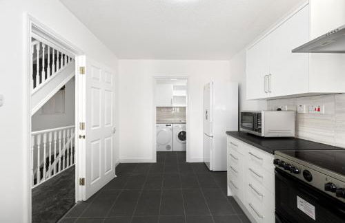 Roomy 3 bedroom house, 2 baths - Photo 20