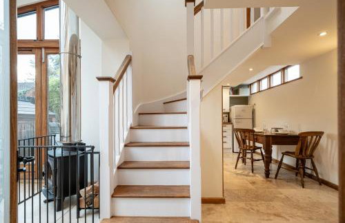 The Coach House - Beautiful Home in Cheltenham! - Photo 159