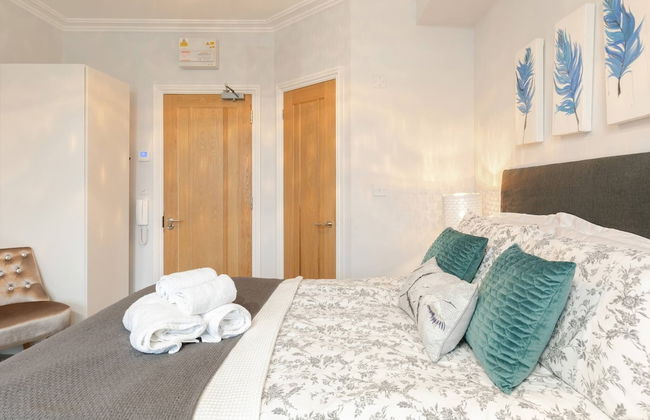 Room in Apartment - 12 Helena Luxury Serviced Apartment - Photo 4