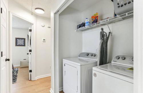 Sophisticated 3 Bedroom Retreat-Near Six Flags - Foto 22