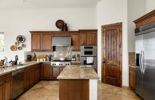 Desert Oasis with Pool Black Mountain Views - Photo 16