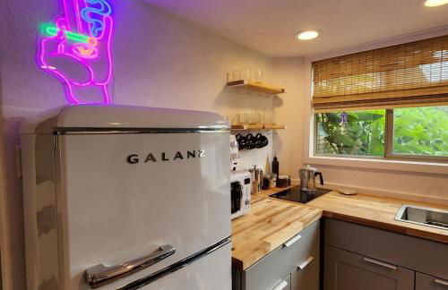 Unique Farm Apartment with Woodstove - Foto 10