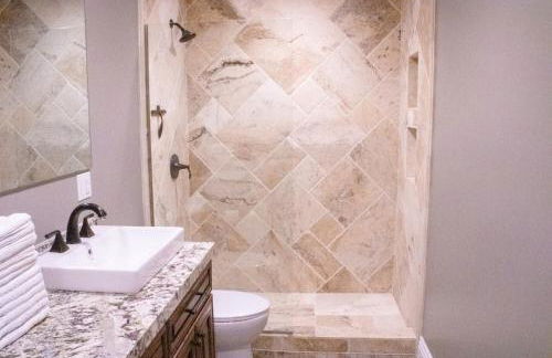 Lux Private Home - Pool, Billiards, 8 Smart TVs, Board Games, Cotton Bedding - The Stone Sanctuary at McCullough Hills Trailhead - Foto 25