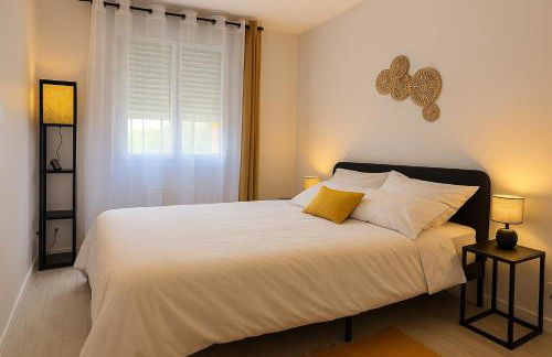 LA PROVENCE - '' TRAVELLER AWARD 2026 '' - Charming modern family apartment, pool & private parking near Avignon, fully renovated with interior-architect design - Foto 17