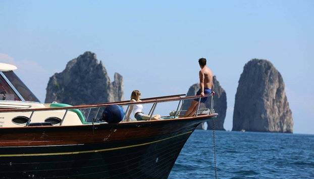 Excursión a Capri y las islas de Li Galli - Foto 2, Navegando por la costa de Capri