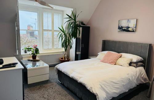 Penthouse Suite, Sea View, Close to Shops, Beach and Train - Foto 5