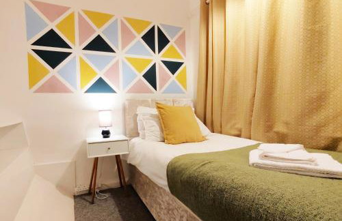 Epicsa - Corporate & Family Stay in 3 Bedroom House with Garden, FREE parking - Foto 14