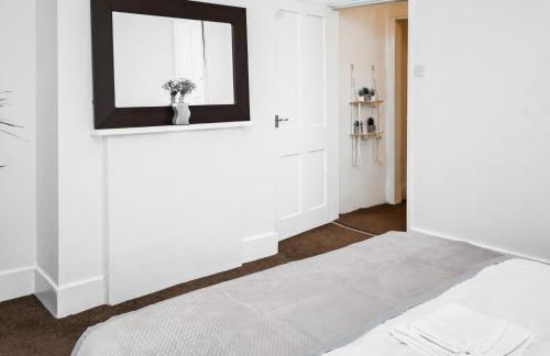 3-Bed Cottage Sleeps 8 Walk to Thames Garden - Foto 13