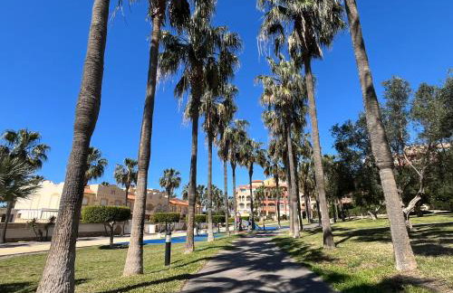 Almerimar Amplio Apartamento de 3 Habitaciones con Piscina, pista de padel, futbol y Garaje Cubierto para 2 Coches en Altas Entinas - Foto 54