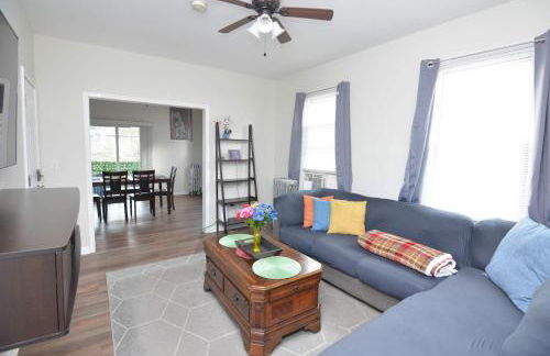 Spacious Home with Parking, Laundry - Near RU, RWJ, NJ Transit - Foto 14