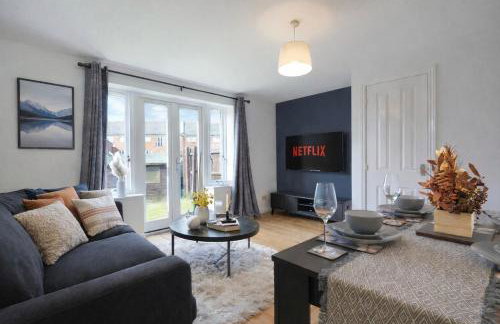 Stylish 3 Bedroom House - Excellent Location - Free Parking, Garden, Fast Wifi, Work Space and Self-Check-In by Yoko Property - Foto 10