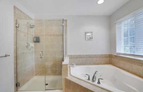 Poconos Retreat Hot Tub, Pool, Theater EV chrg & more - Foto 24