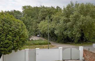 Double-Bed Bedroom, Living Room and Kitchenette, private Bathroom and Utility Room available at Willow House, Shepperton - Foto 37