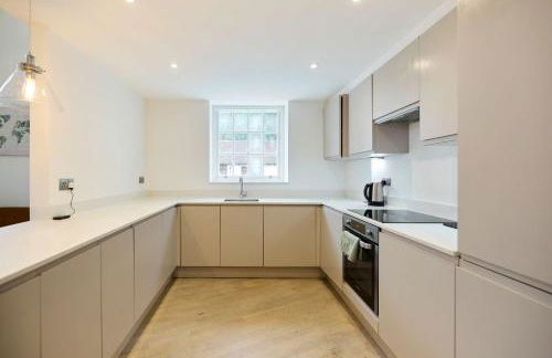 Central Tadworth Flat - Split- level 2BDR - Foto 11