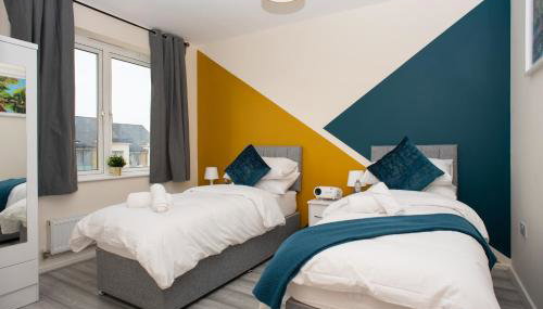 Cosy townhouse, new build, 5 bedrooms, Sleeps 8, Free Parking - Foto 3