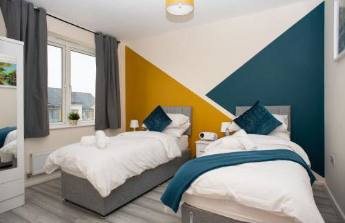 Cosy townhouse, new build, 5 bedrooms, Sleeps 8, Free Parking - Foto 3