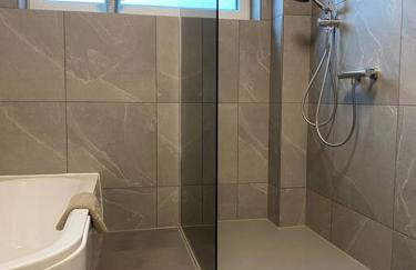 Neu! Modernes Apartment Nähe Bowling Center! - Photo 15