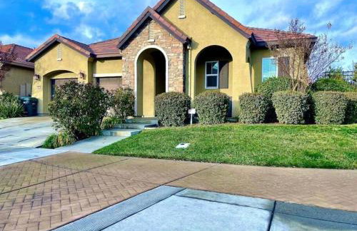 One Story Pet & Family Friendly Fireplace - Foto 20