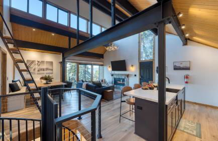 Lake View, Firepit, Game Room Remodeled Lake Tahoe Luxury Cabin by Avantstay - Foto 12