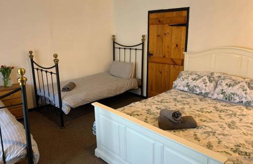 6 Bedroom Farm House with 12 Beds in Weldon - Foto 26