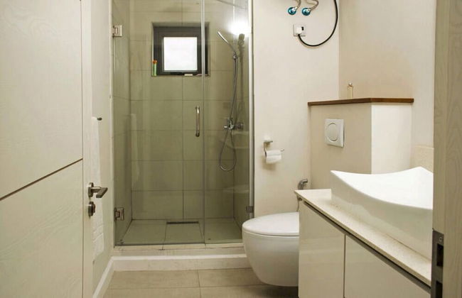 Modern 2-bed Sleeps 4 With Balcony - Photo 10