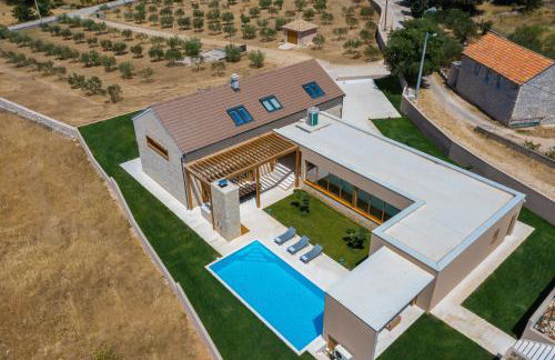 Luxury Villa Silence with Heated Pool - Photo 29