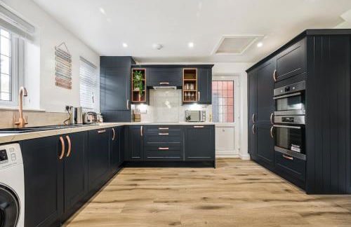 Stylish 4 Bed Trentham Retreat with Pool Table - Foto 21