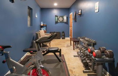 The Kirby House: King Bed, Hot Tub, Game Rooms, Gym - Foto 7