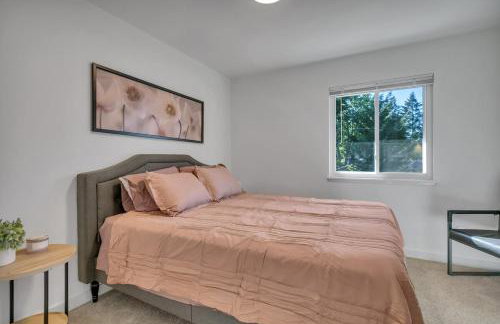 Stylish Bellevue Retreat - Photo 16