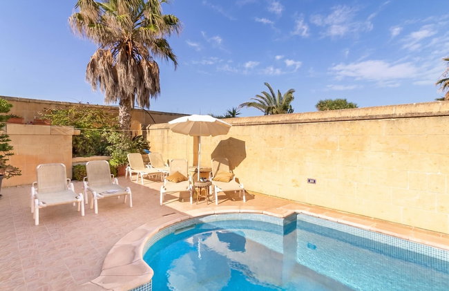 Ta'leli Pool Farmhouse in Gozo - Photo 15