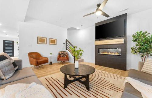 The Luxx - ALL NEW / 4 BD / Poolside / Hot Tub / Lake View - Foto 60