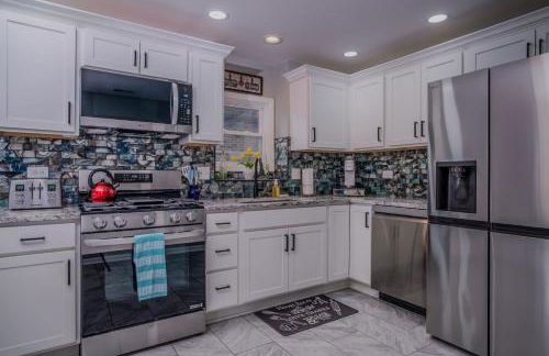 3BR 2BTH Waterfront Vacation Rental on Riverwalk to Downtown McHenry with Pier - Foto 16