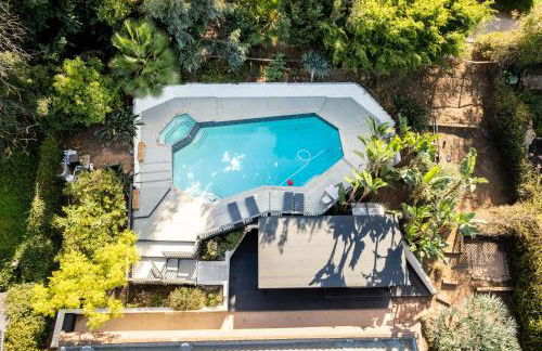 5BR Oasis with Pool, Arcade, Sauna - Photo 67