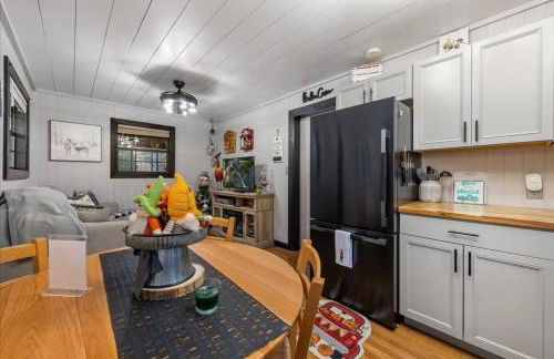 TNT II - Creek Front, Hot Tub, Fire Pit - Foto 3