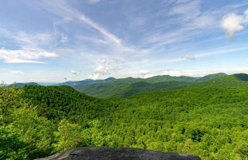 A Celestial Chalet Pets, Hot Tub & Mountain View - Photo 41