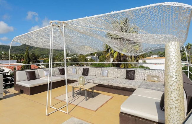 Modern Villa With Pool Near Town - Foto 24