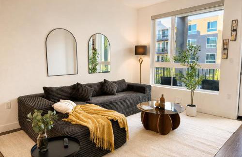 Bright Condo 10 Min from Disneyland With Pool & GYM - Foto 1