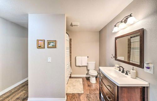 Dreamy Riverside Cabin with Fireplace and Grill - Foto 16