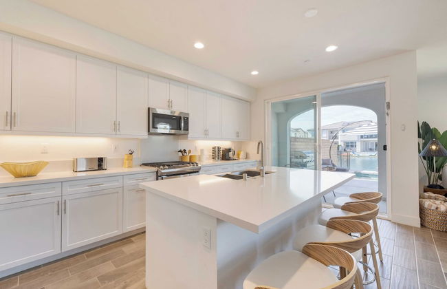 Lakefront w/ Private Pool, Great for Festival Season Lago Luxe by Avantstay - Foto 12