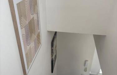 Charming 1BR Garden Retreat Near Downtown - Foto 23