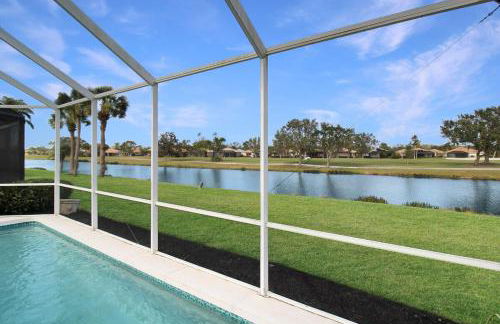 Serene pool home in the exclusive Heritage Oaks Golf & Country Club - Foto 5